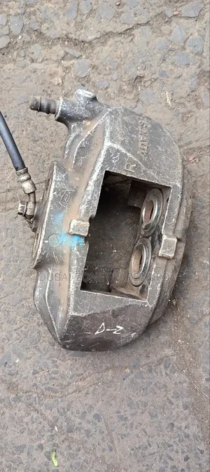 Front Calipers 4-Pistons Mark X, Crown Sport Vehicles.