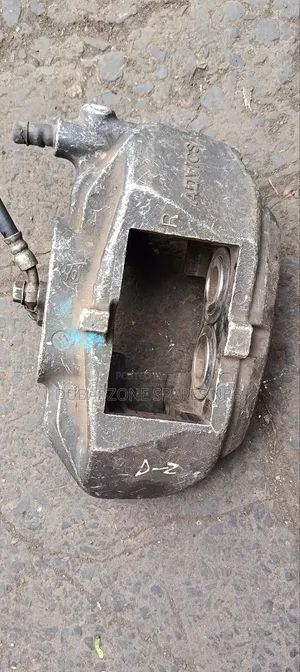 Front Calipers 4-Pistons Mark X, Crown Sport Vehicles.