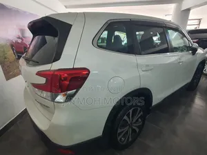 Subaru Forester 2018 White