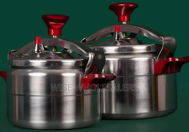 5 Litres Manual Pressure Cooker° ••