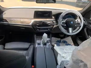 BMW 523i 2017 Off white