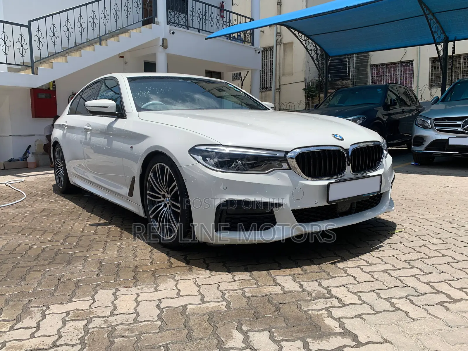 BMW 523i 2017 Off white