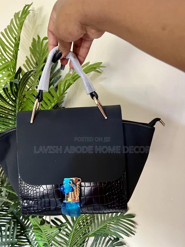 Black Classy Handbag - thumbnail 4