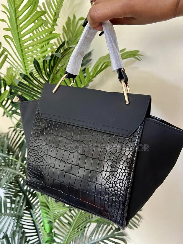 Black Classy Handbag - thumbnail 3