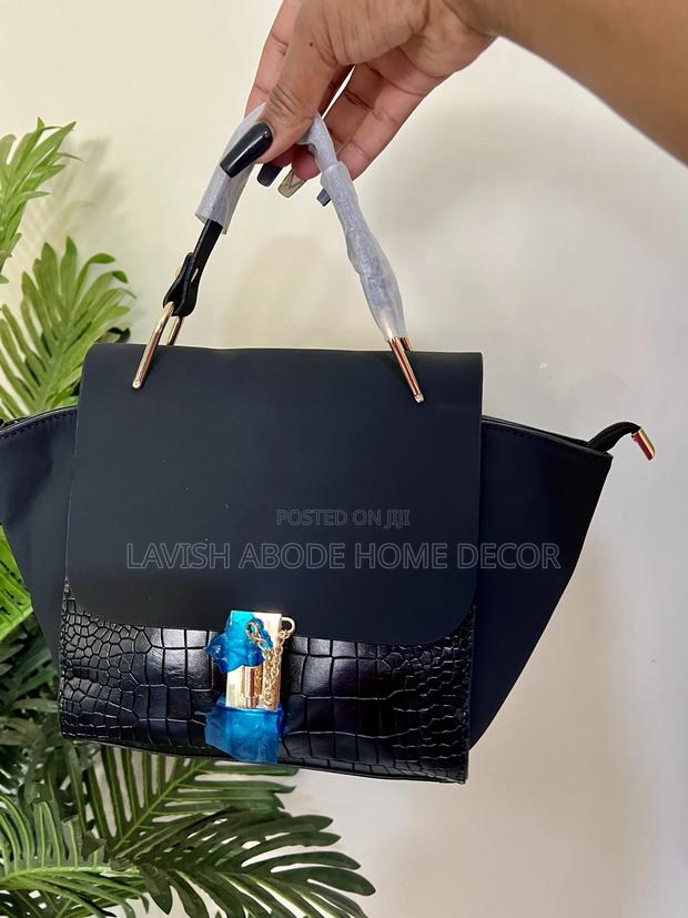 Black Classy Handbag - thumbnail 2