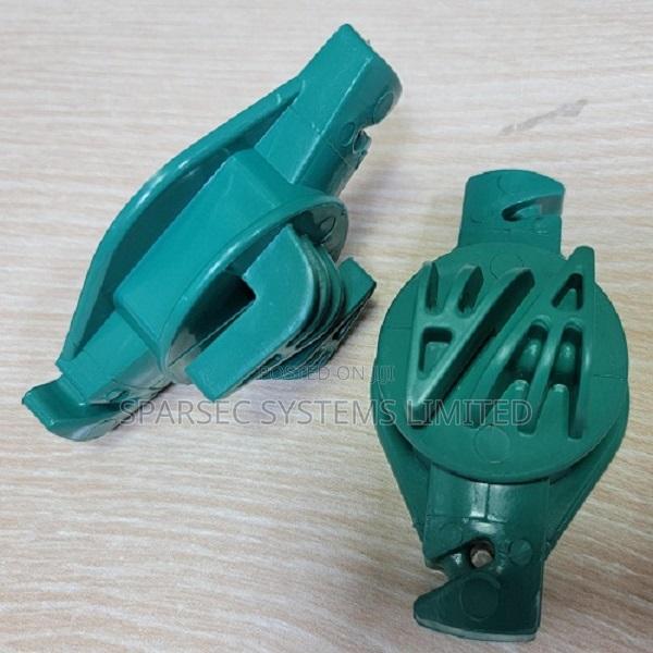 Green W Claws For Electric Fencing