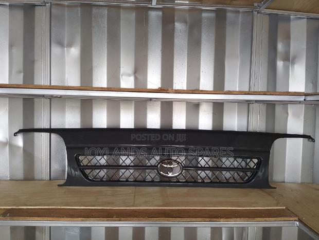 Toyota Hiace Shark 5l/3l Grille (Grey)