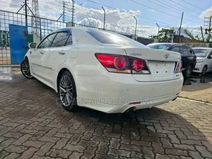 Toyota Crown 2017 White