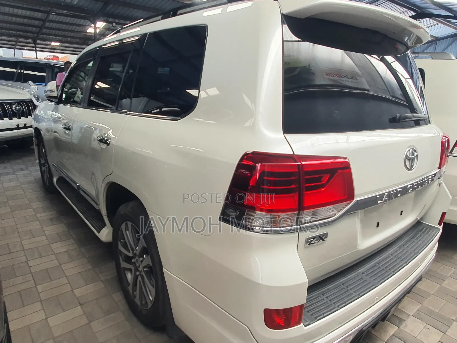 Toyota Land Cruiser 2017 White