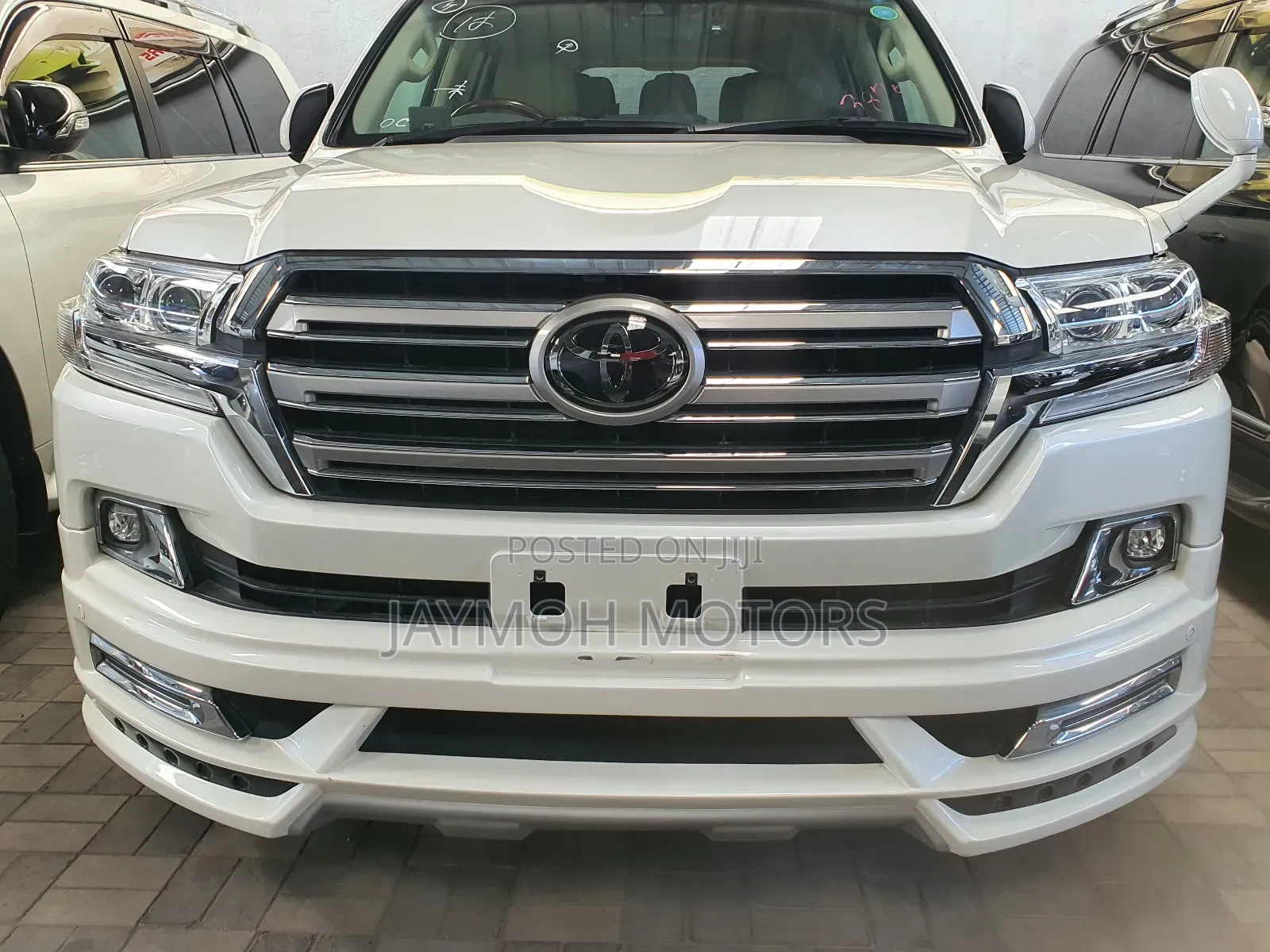 Toyota Land Cruiser 2017 White