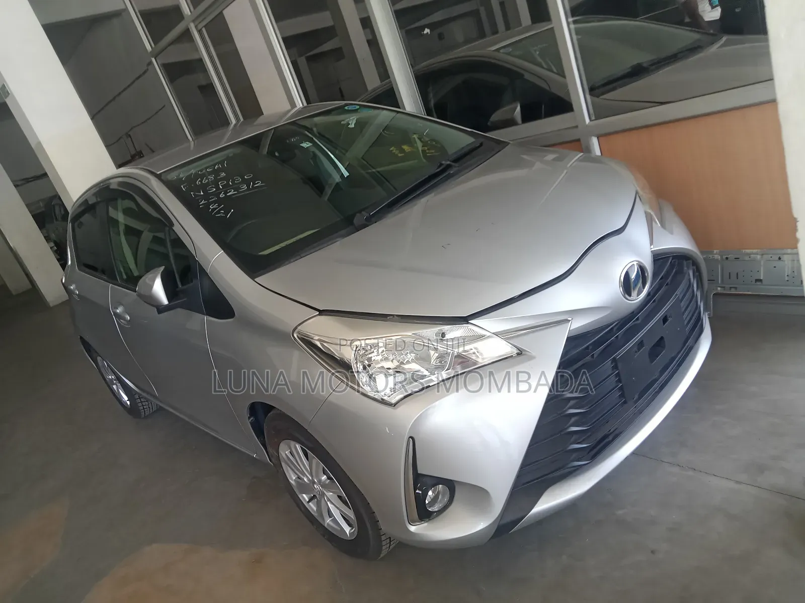 Toyota Vitz 2017 Silver