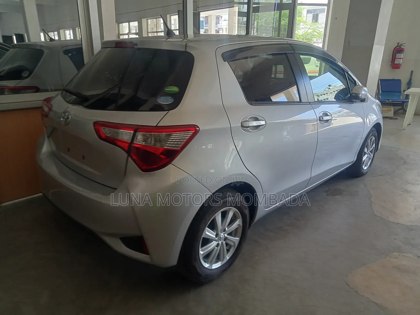 Toyota Vitz 2017 Silver