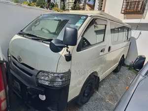 Toyota HiAce 2016 Silver