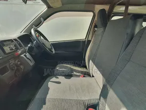 Toyota HiAce 2016 Silver