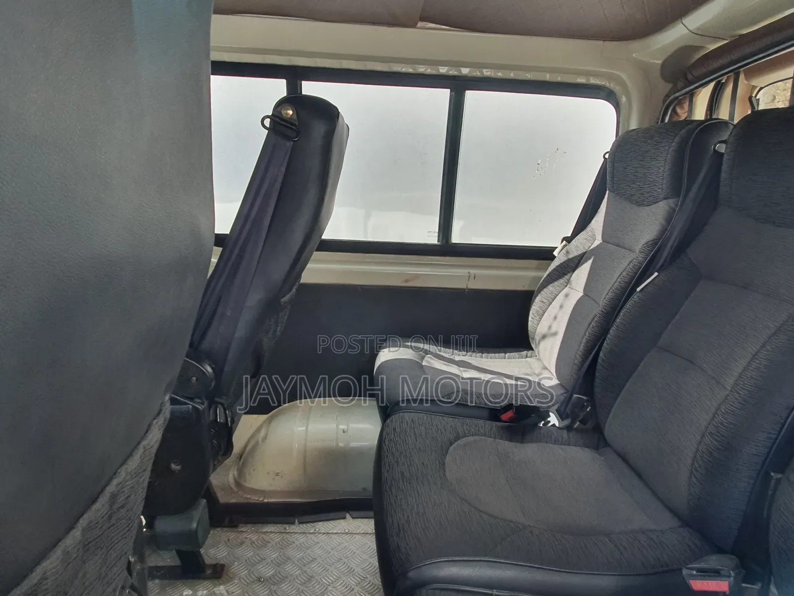 Toyota HiAce 2016 Silver