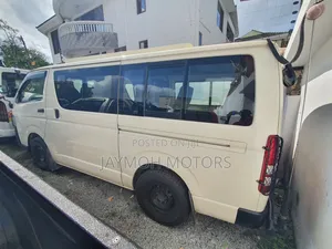 Toyota HiAce 2016 Silver