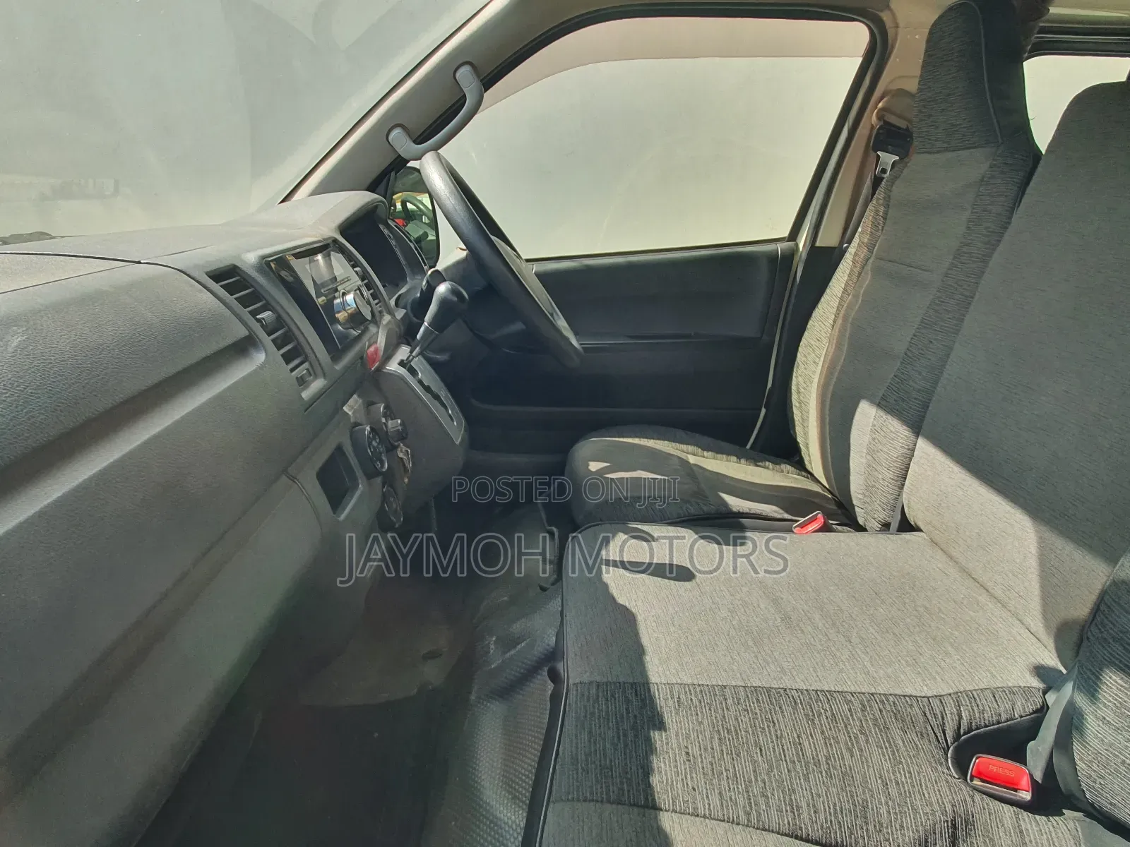 Toyota HiAce 2016 Silver
