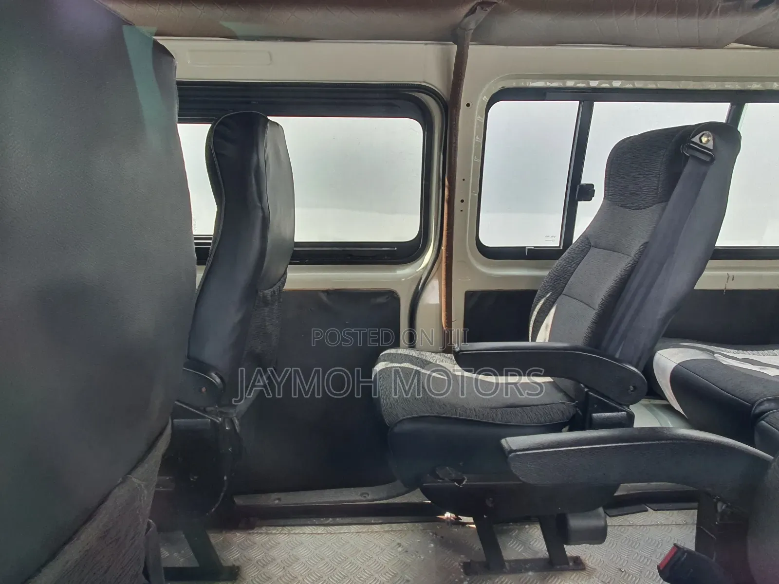 Toyota HiAce 2016 Silver
