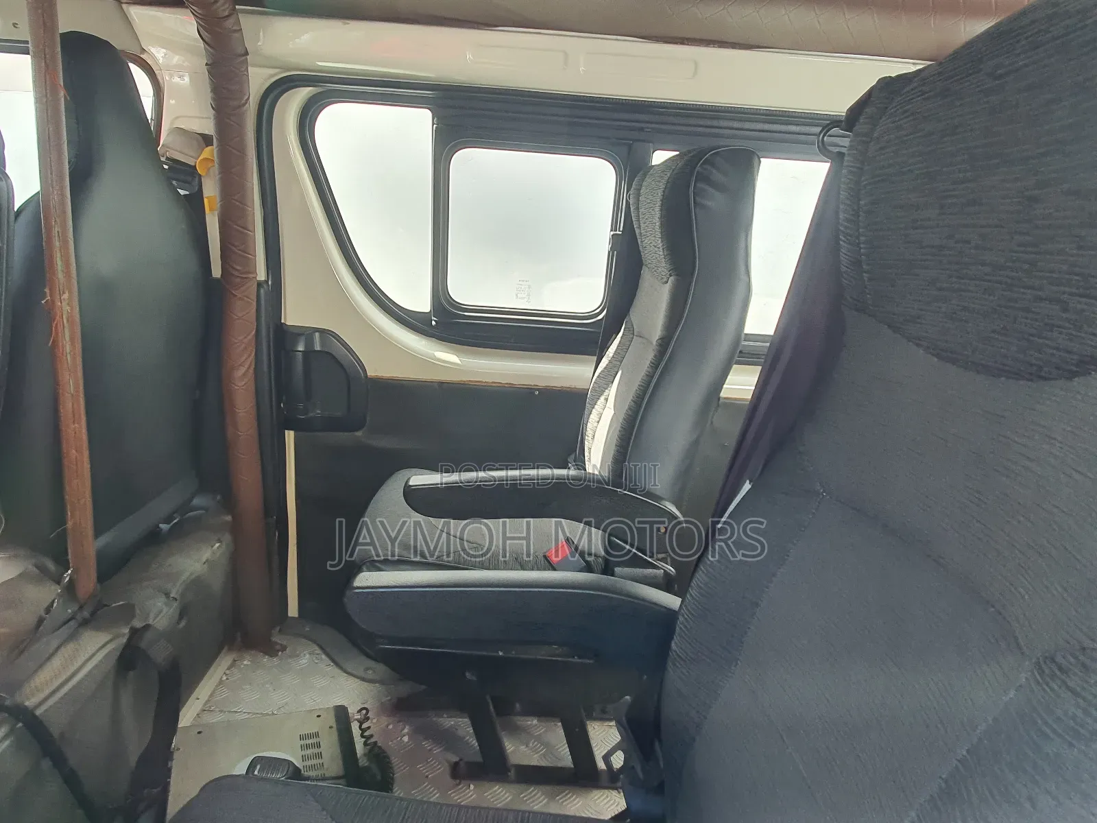 Toyota HiAce 2016 Silver