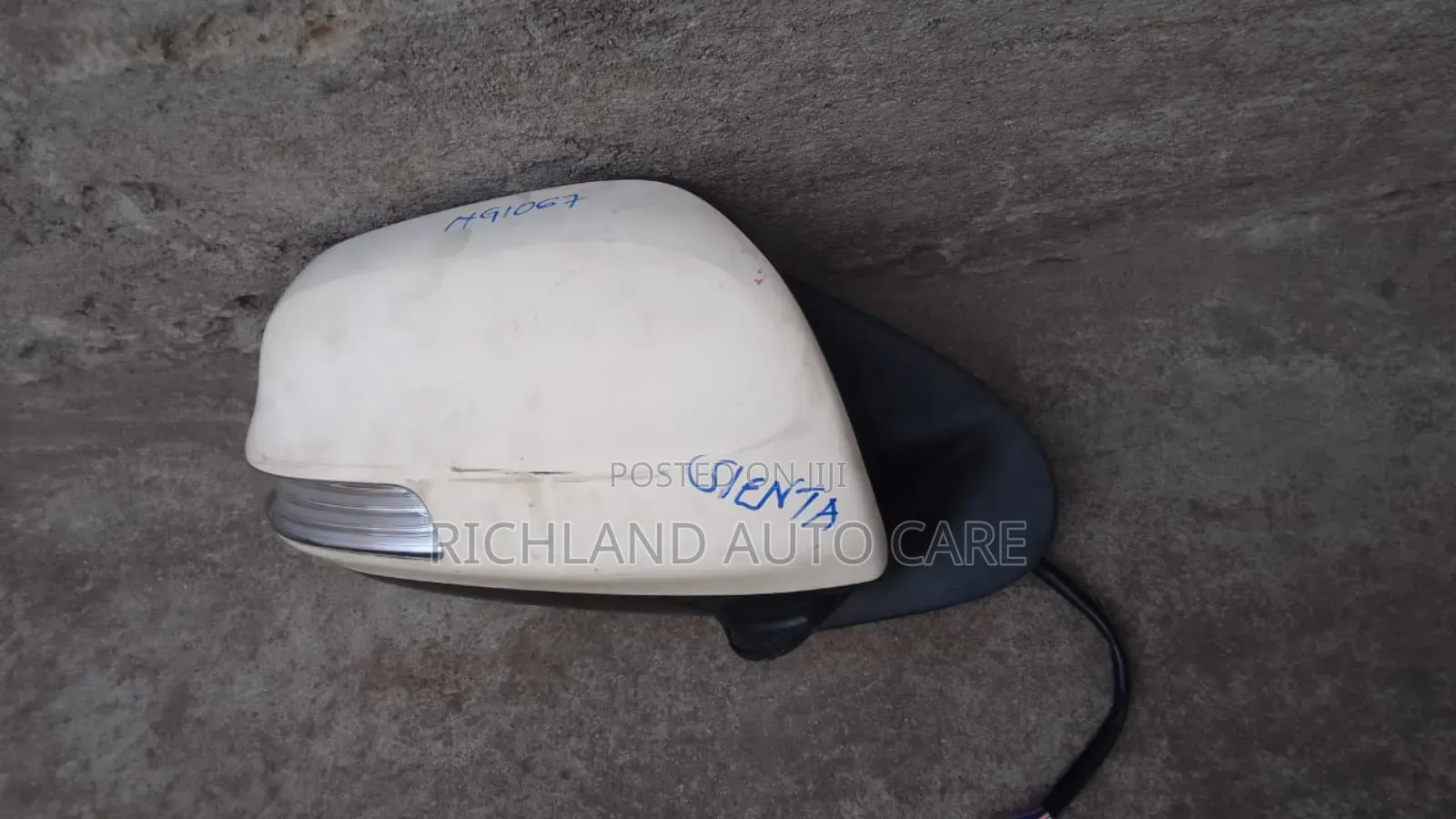 Sienta Side Mirror With Indicator