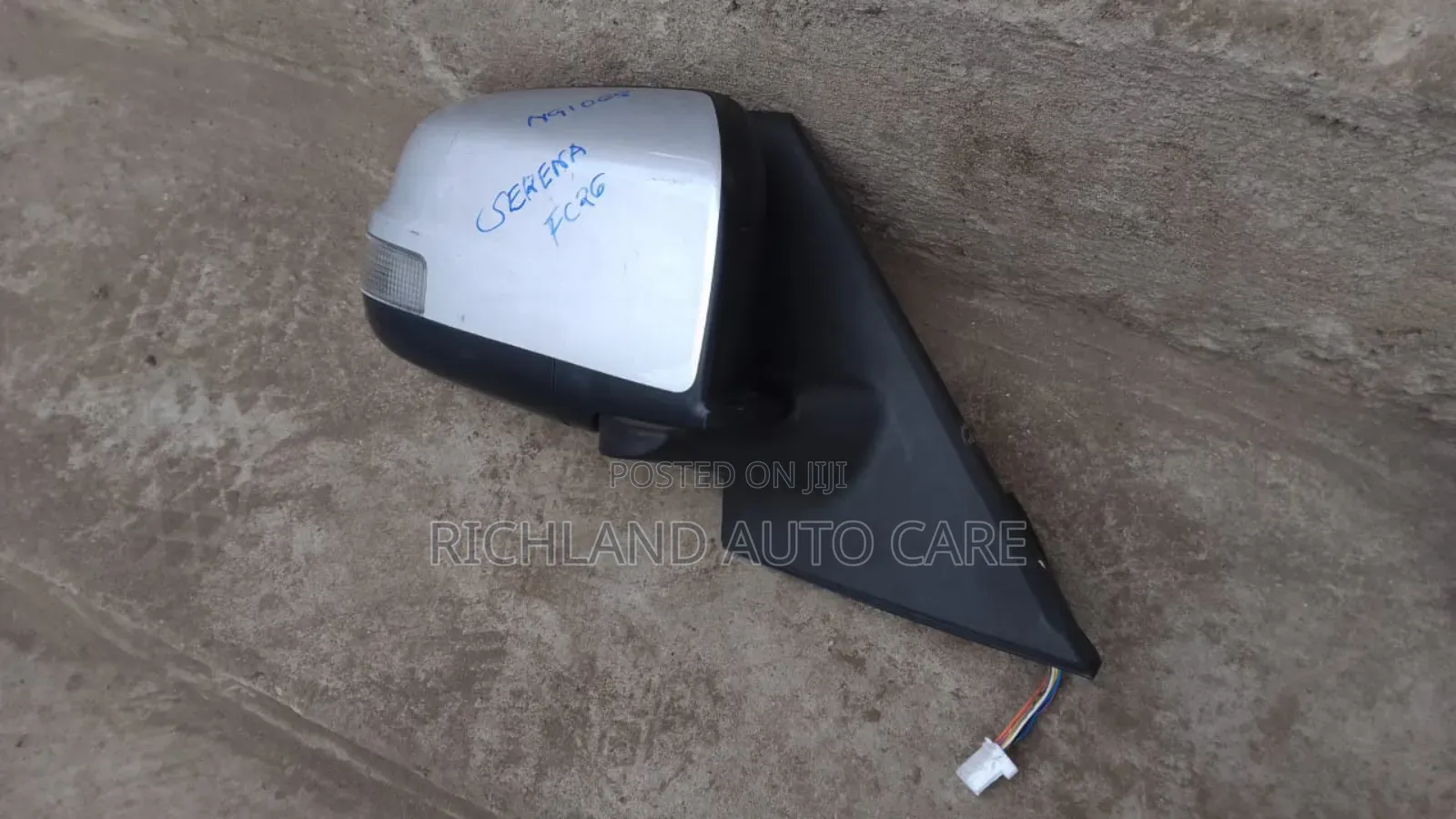 Nissan Serena C25 Side Mirror Right