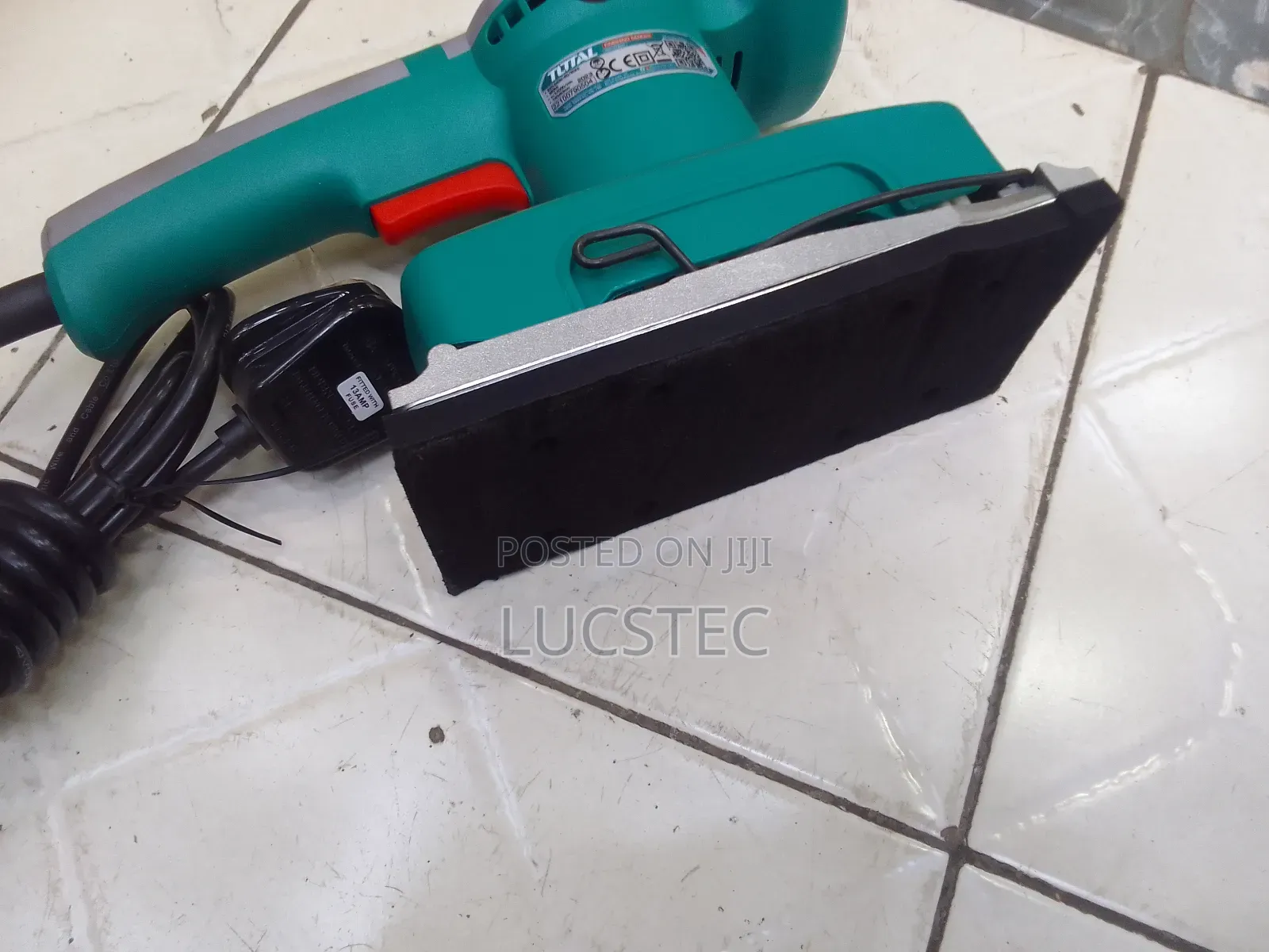 Total TF1301826 Finishing Sander 320W