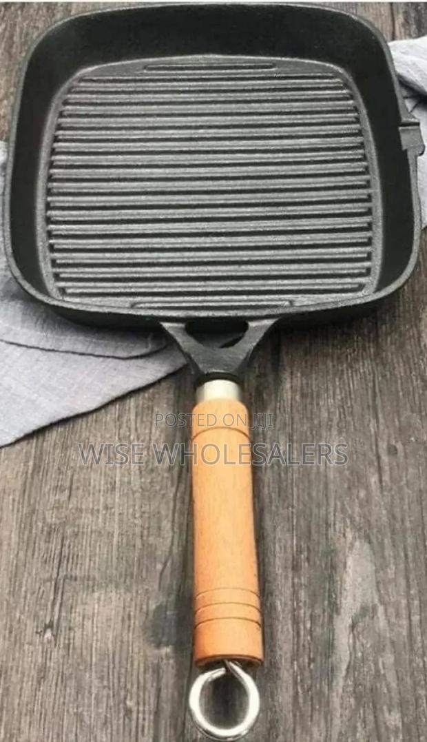 Non Stick Square Steak Pan With Wooden Handle° ••°° - main view