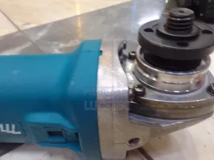Makita 9557HN Angle Grinder 840W
