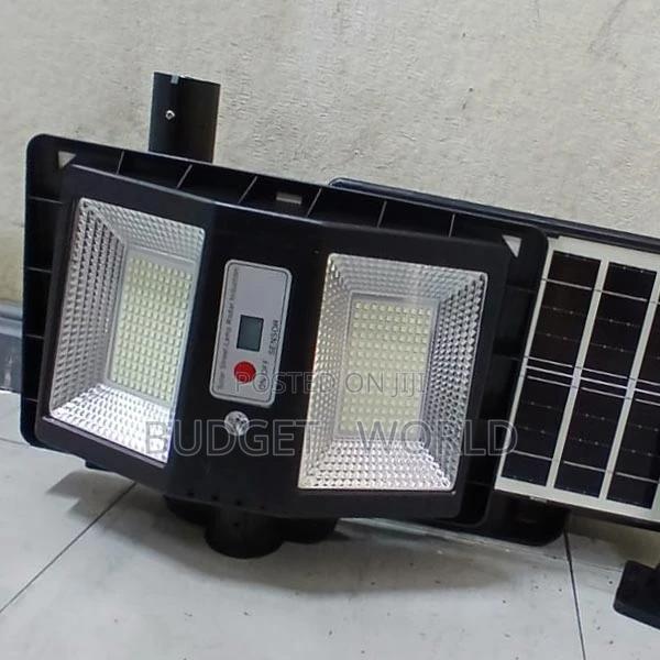 Automatic Dusk-to-Dawn Operation Street Light 200 Watt