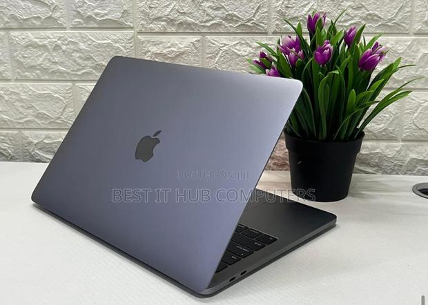 Laptop Apple MacBook Pro 2017 16GB Intel Core i7 SSD 256GB