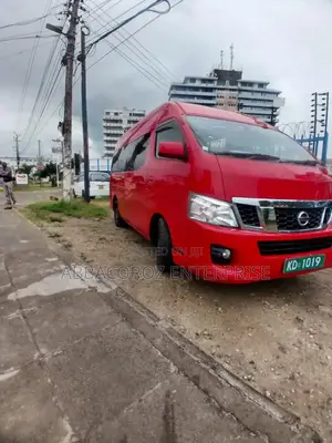 Nissan Caravan (Urvan) 2017 Red