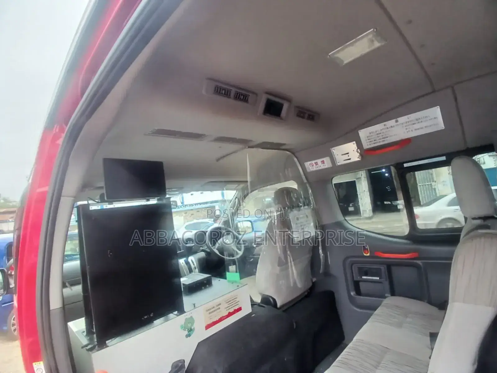 Nissan Caravan (Urvan) 2017 Red