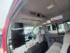 Nissan Caravan (Urvan) 2017 Red