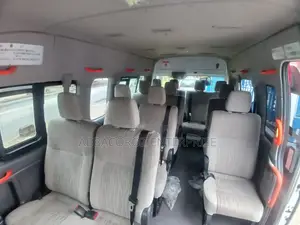 Nissan Caravan (Urvan) 2017 Red