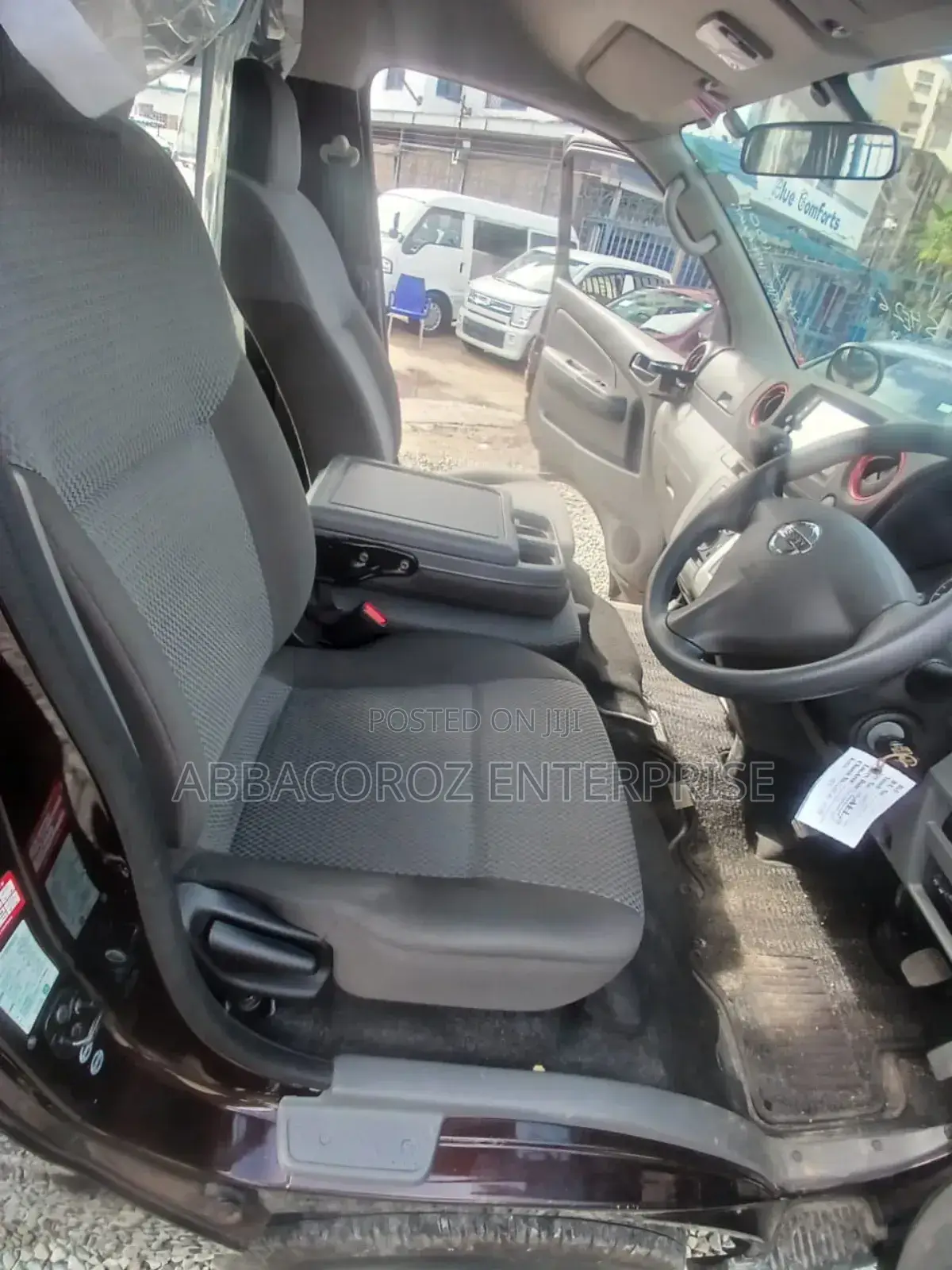 Nissan Caravan (Urvan) 2017 Brown