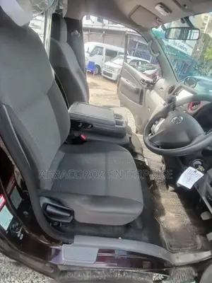 Nissan Caravan (Urvan) 2017 Brown