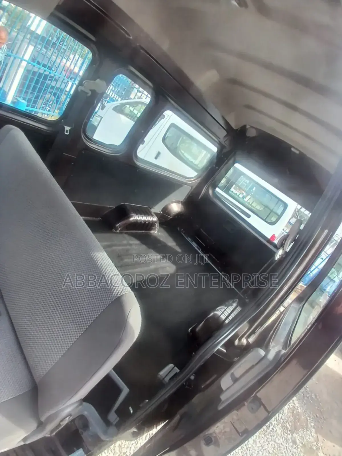 Nissan Caravan (Urvan) 2017 Brown