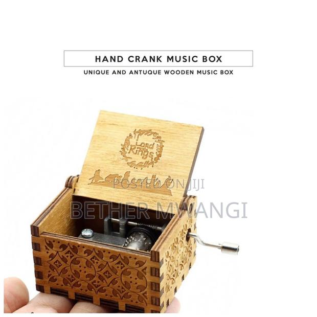 Hand Crank Music Box in Kenya - thumbnail 4