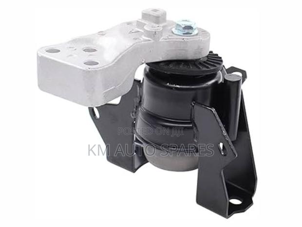 Mitsubishi Mirage Engine Mount.