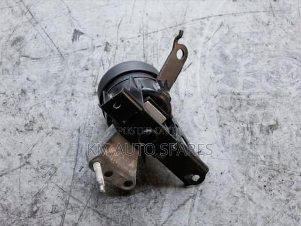 Toyota Vitz Engine Mount. - thumbnail 2