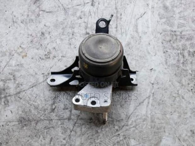 Toyota Vitz Engine Mount. - thumbnail 3