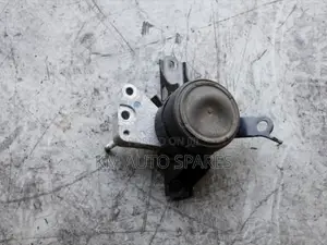Toyota Vitz Engine Mount.