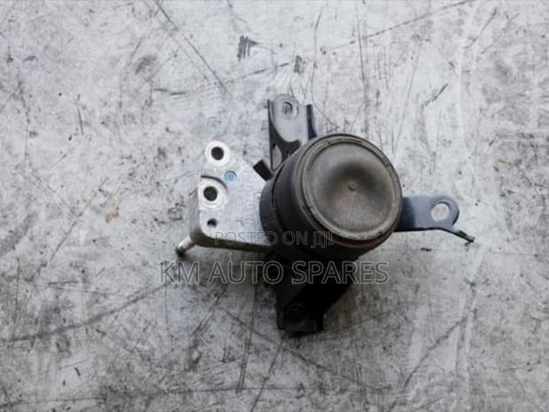 Toyota Vitz Engine Mount. - thumbnail 4