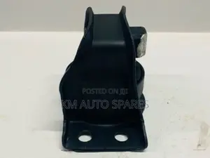 Nissan Bluebird Engine Mount.