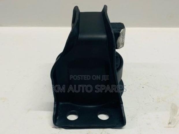 Nissan Bluebird Engine Mount.