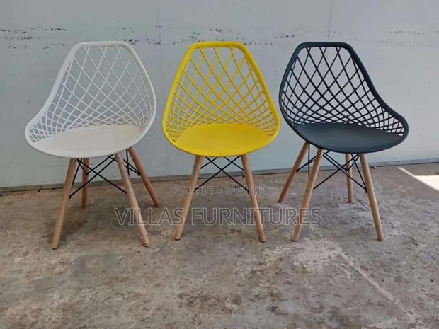 Eames Mesh Chair