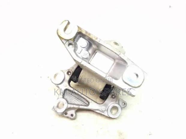 Honda Insight Gearbox Mount. - main view