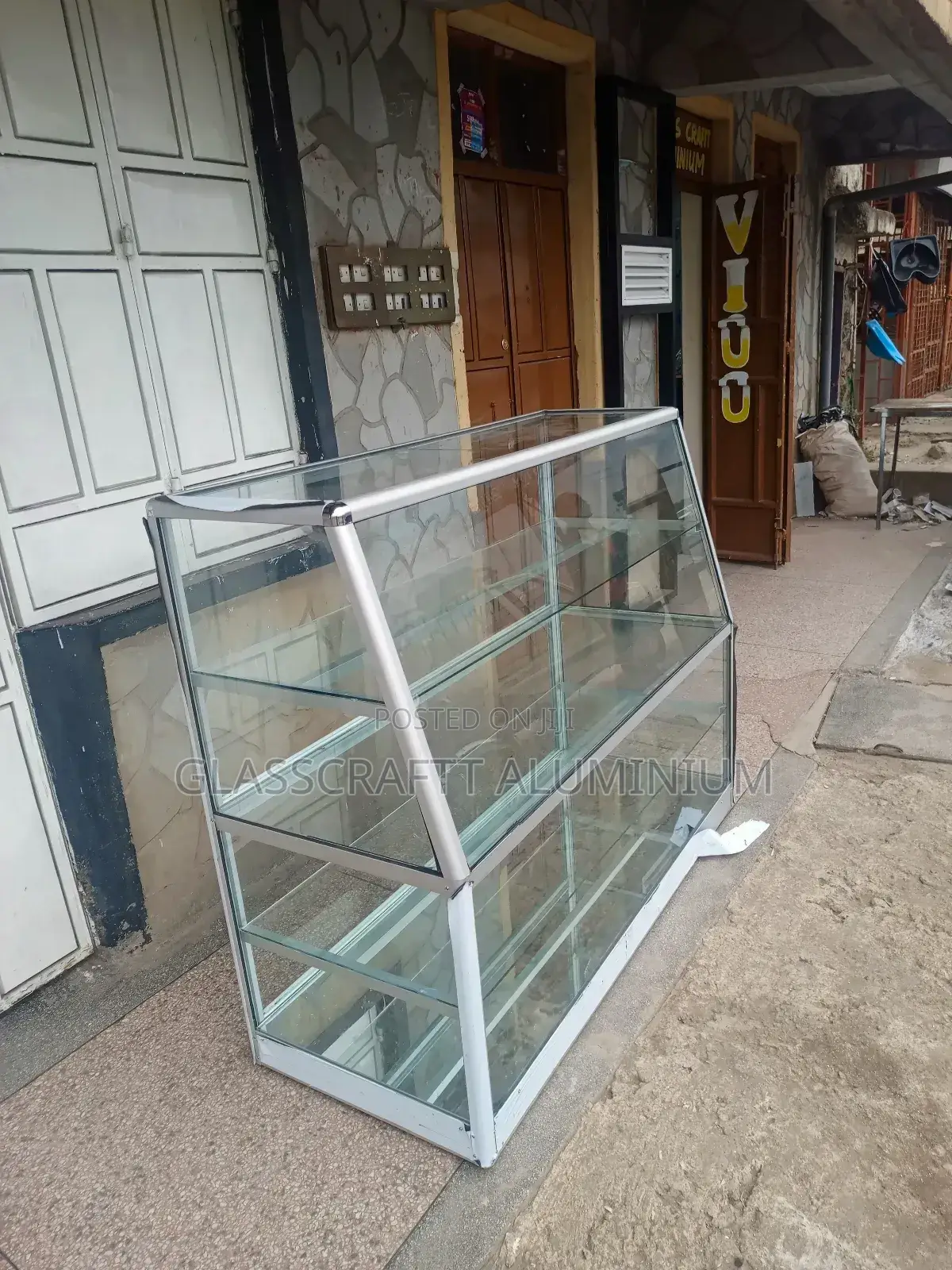 Glass Display for Cakes