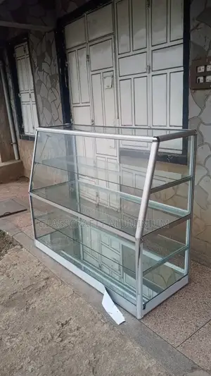 Glass Display for Cakes
