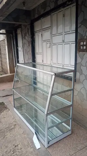 Glass Display for Cakes